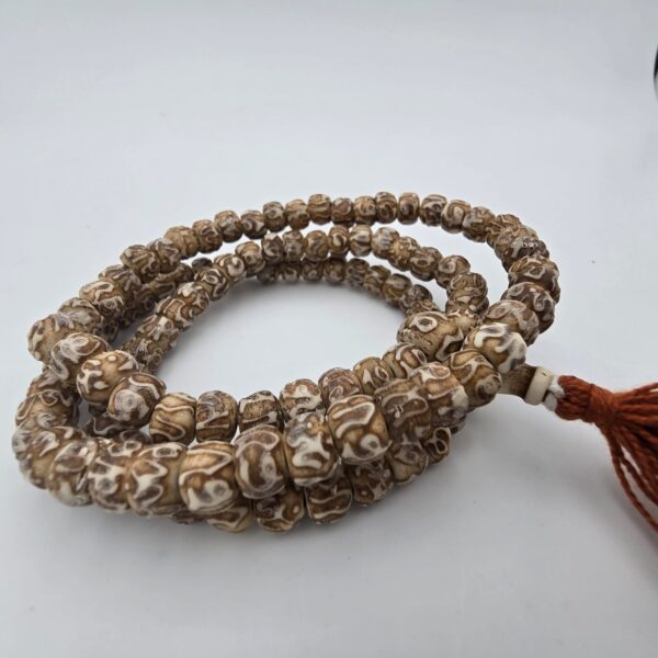 MALA TIBÉTAIN OS DE YAK GRAVÉ MANTRA OH’M MANI PADME AU'M 8mm – Image 2