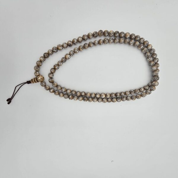 MALA TIBÉTAIN OS DE YAK GRAVÉ LES YEUX DE BOUDHA 8mm – Image 3