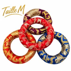 Coussins pour bols tibétains taille M, diamètre environ 12 cm, en tissu tibétain brodé rouge, bleu et violet.