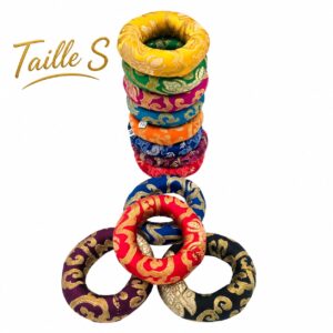 Coussins pour bols tibétains taille S, diamètre environ 10 cm, en tissu tibétain brodé aux couleurs variées.