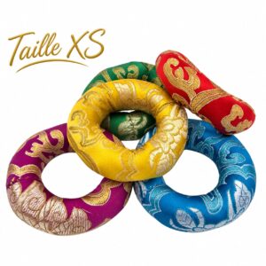 Coussins pour bols tibétains taille XS, diamètre environ 8 cm, en tissu tibétain brodé de différentes couleurs.