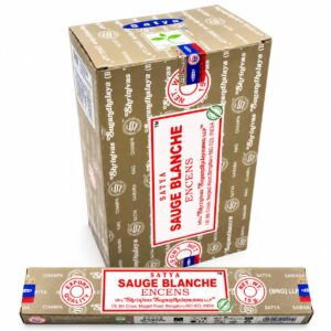 Encens indien Satya Sauge Blanche, boîte de 12 paquets de 15 g avec un paquet individuel, sur fond blanc.